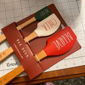 Rae Dunn 3 piece spatula set